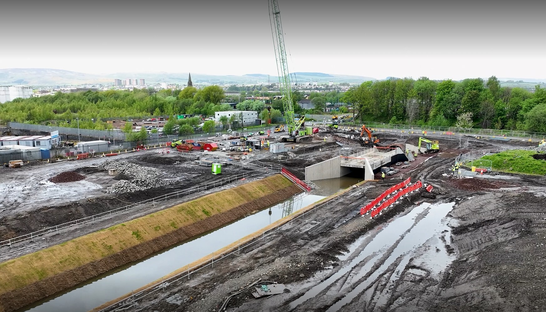 New culvert marks milestone in River Clyde road bridge construction image