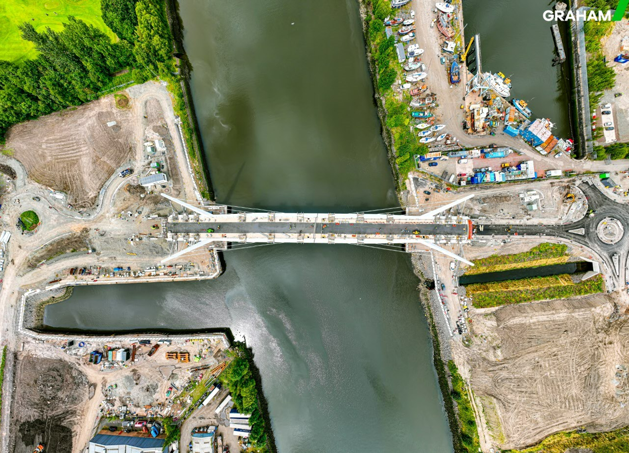 Renfrew Bridge successfully closes for the first time image